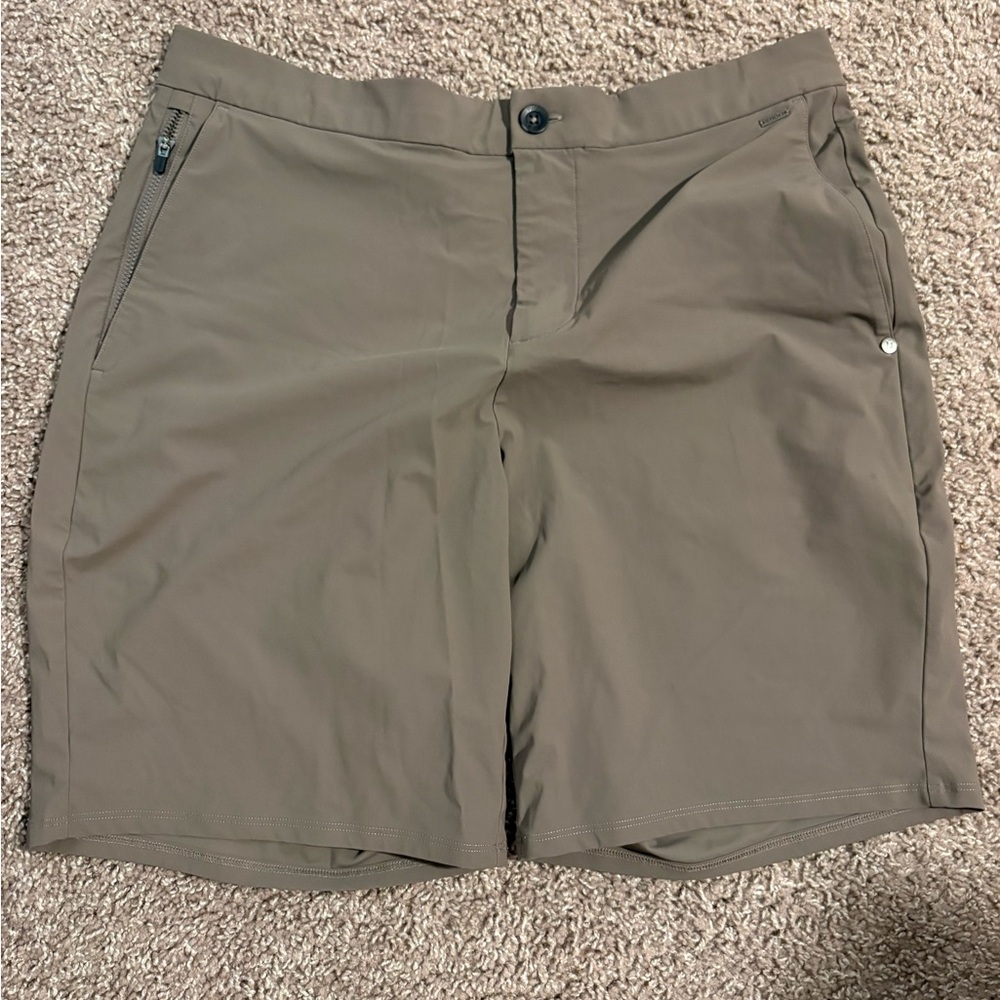 Vuori Mens aim shorts